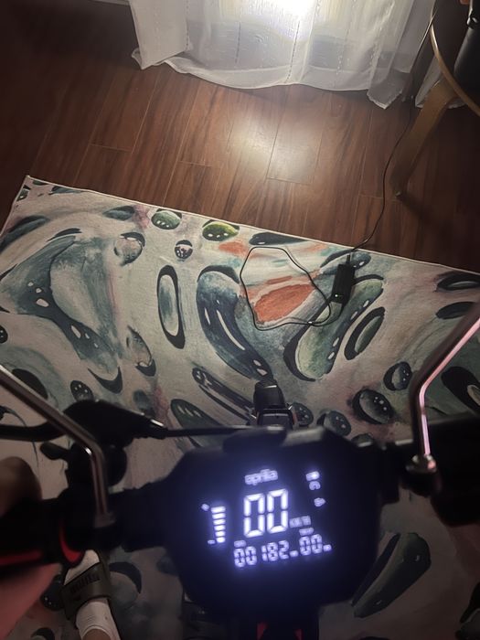 Vand trotineta electrica Aprilia sr1