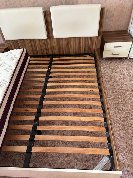 Продам кровать, 2 тумбы