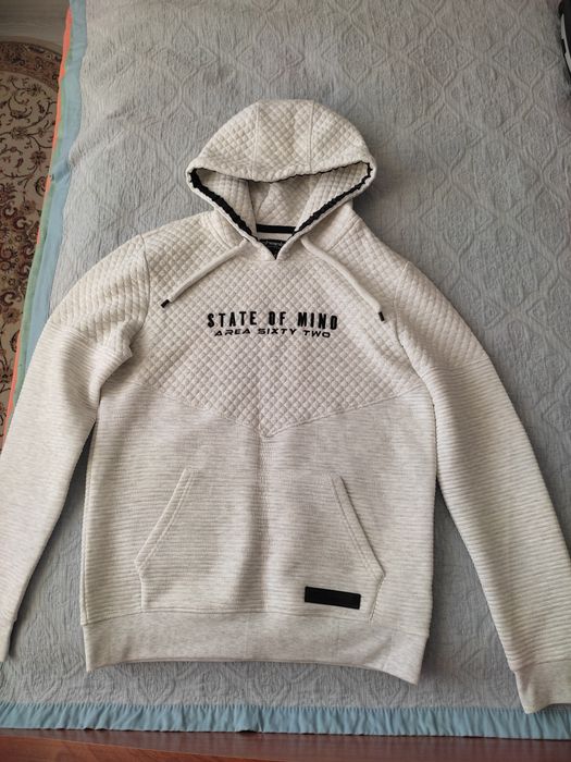 Продам новую толстовку с капюшоном. Район 1000 мелочей