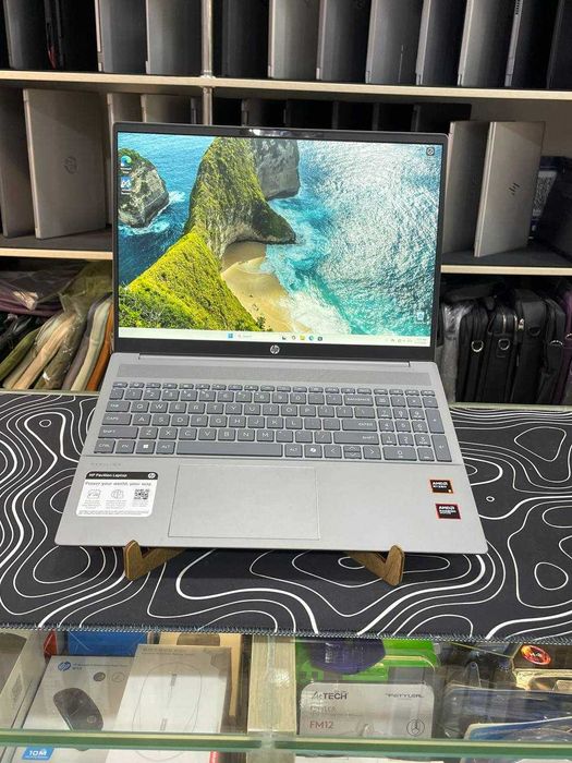 HP Pavilion 16  AMD Ryzen 5 8540U/8/512/Display 16' FHD IPS