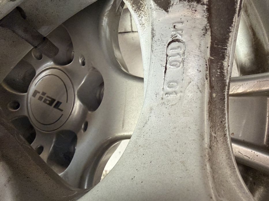 Jante aluminiu cu anvelope de vara