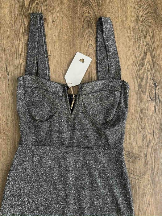 нова блестяща рокля