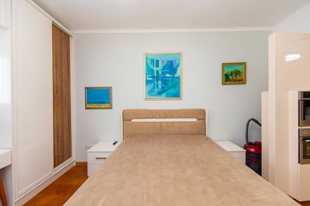 Дава се под наем Четиристаен апартамент в София, Изток - 115 кв.м за 350 € - Снимка #3