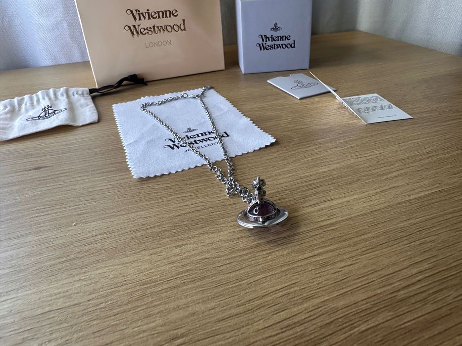 Colier Vivienne Westwood ”world’s end orb”, bilă mov, argintiu mic