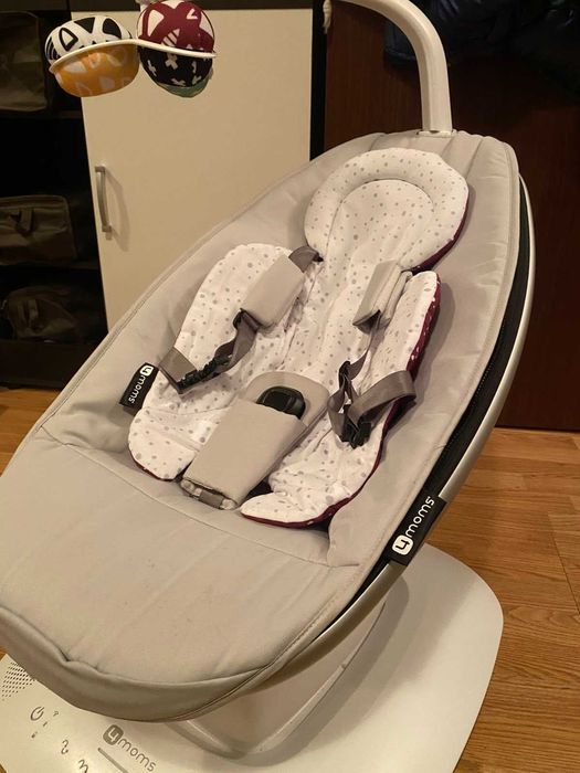 MamaRoo 5 с подложка за новородено