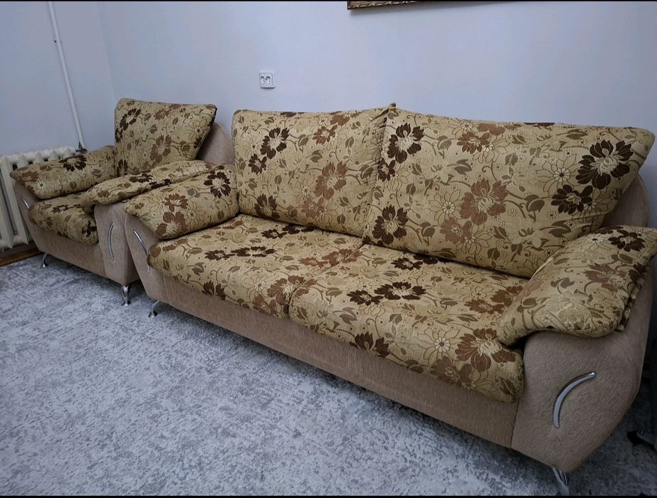 Комплект мягкой мебели (диван, два кресла)