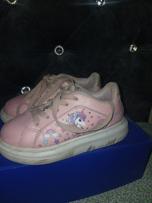 Кроссовки для девочки