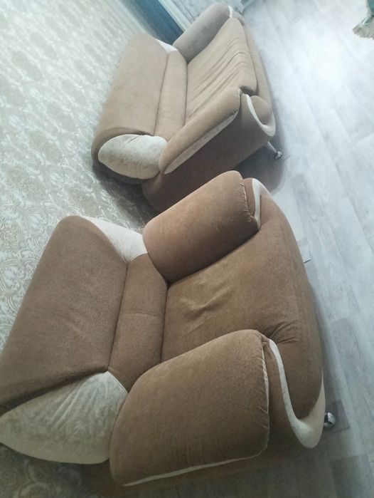 Продаю диван.