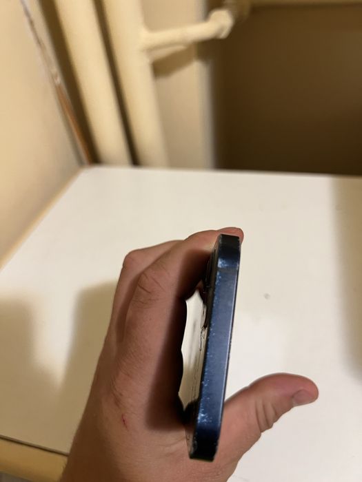 iphone 12   functional cu spate spart