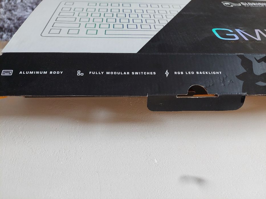 Tastatura mecanica aluminiu TKL Glorious GMMK