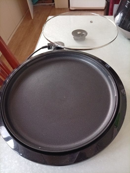 Электро гриль работает