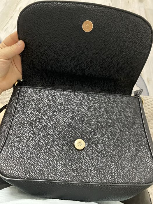 Geanta este fostte frunoasa si eleganta pentru orice varsta