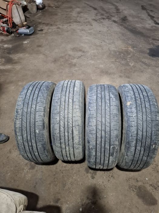 Продам комплект летней резины 215/60R16
