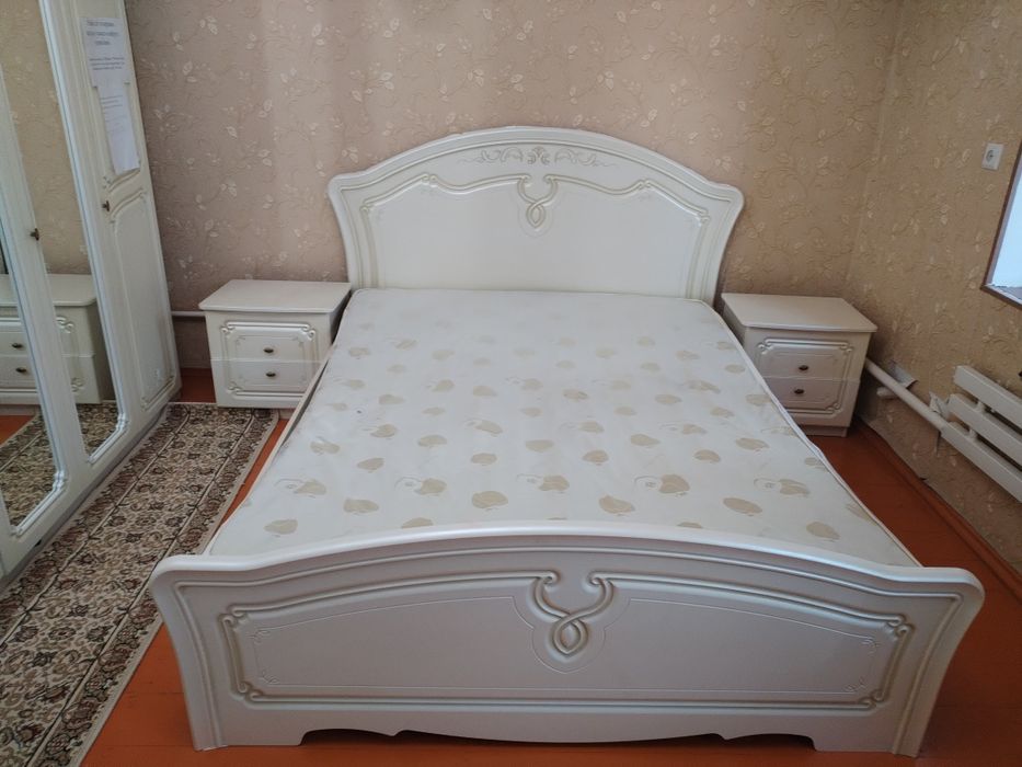 Кровать для спальни