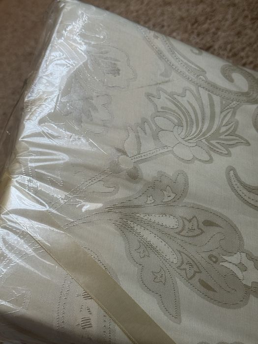 Продам наьор покрывало с наволочками