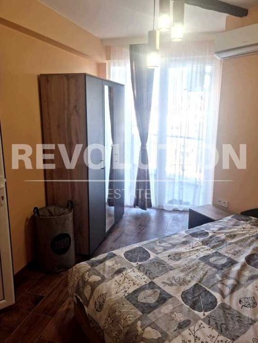 Луксозен тристаен апартамент в района на Колхозен пазар