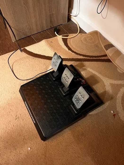 Продавам волан Thrustmaster T248