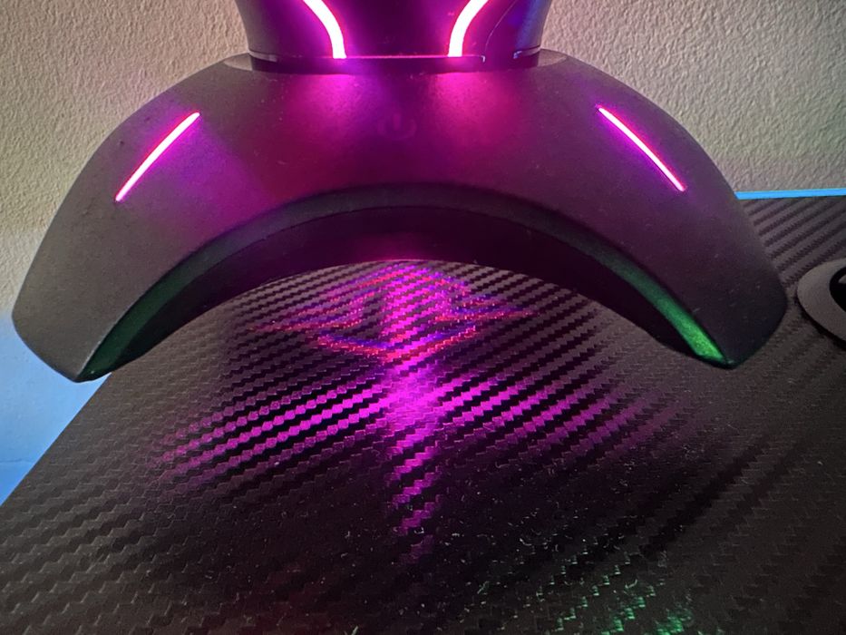 RGB стойка за слушалки