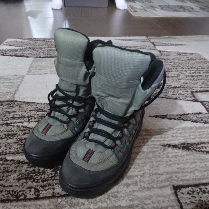 Bocanci purtați foarte putin,nr 38