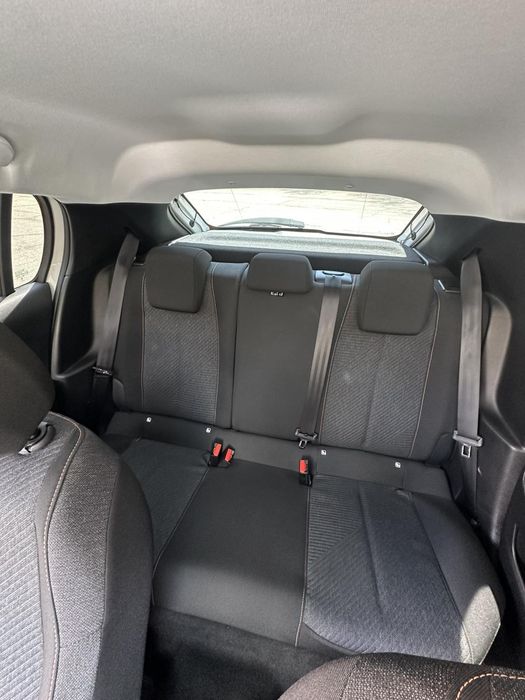 Пежо 208 1.2 110 к.с HYBRID автоматик