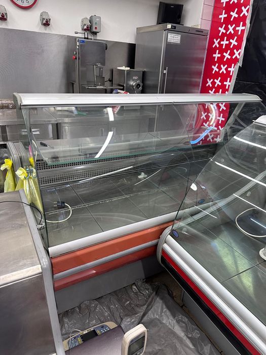 Хладилна витрина