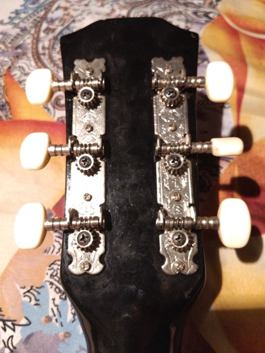 Гитара в хорошем состоянии