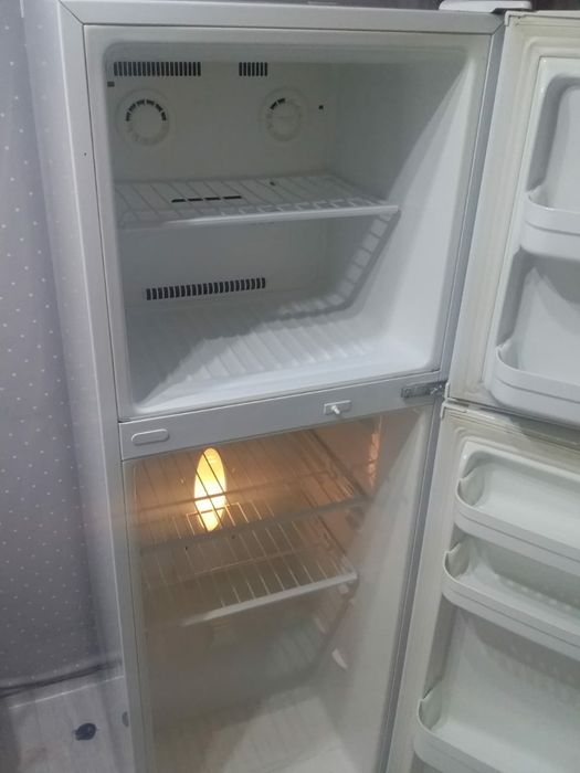 Машина и холодильник