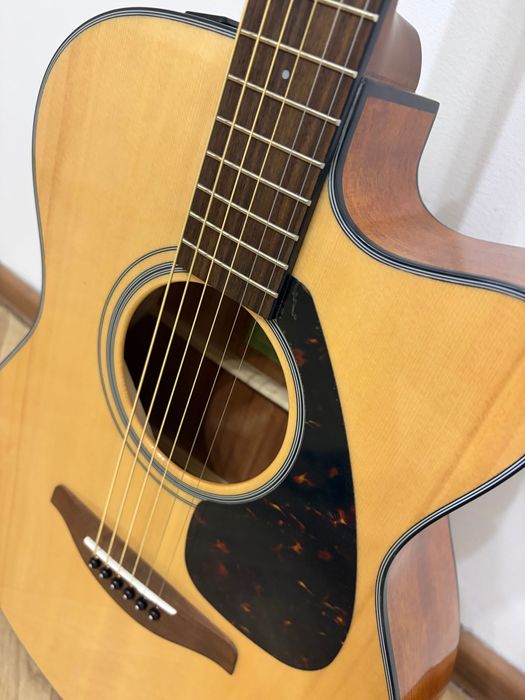 Электроакустическая гитара Yamaha FSX800C Natural