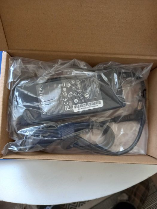 Зарядно за лаптоп Тошиба