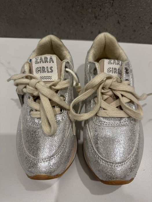 Продам кроссовки zara