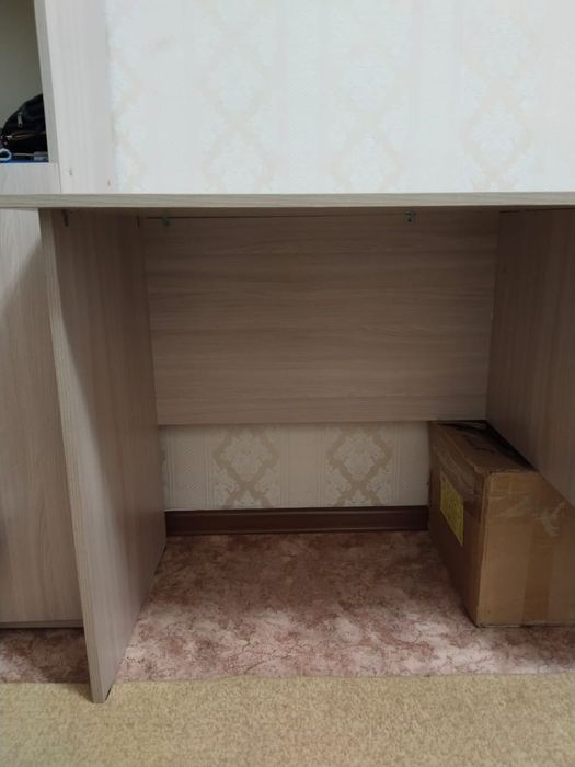 Письменный стол.