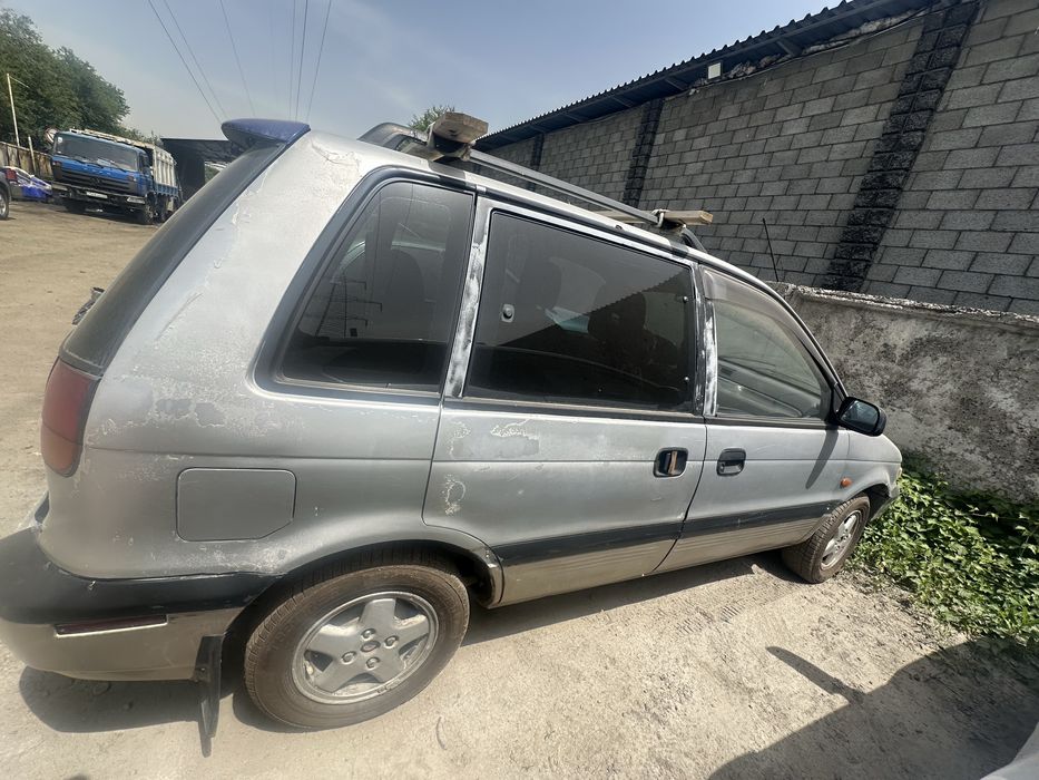 Mitsubishi Space Runner