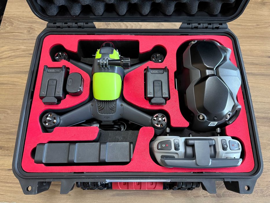 DJI FPV квадрокоптер, дрон, Fly More Combo