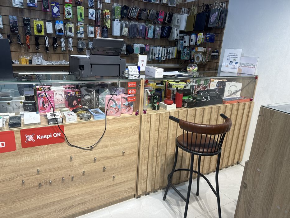 Полки, шкафы,реклама,товары