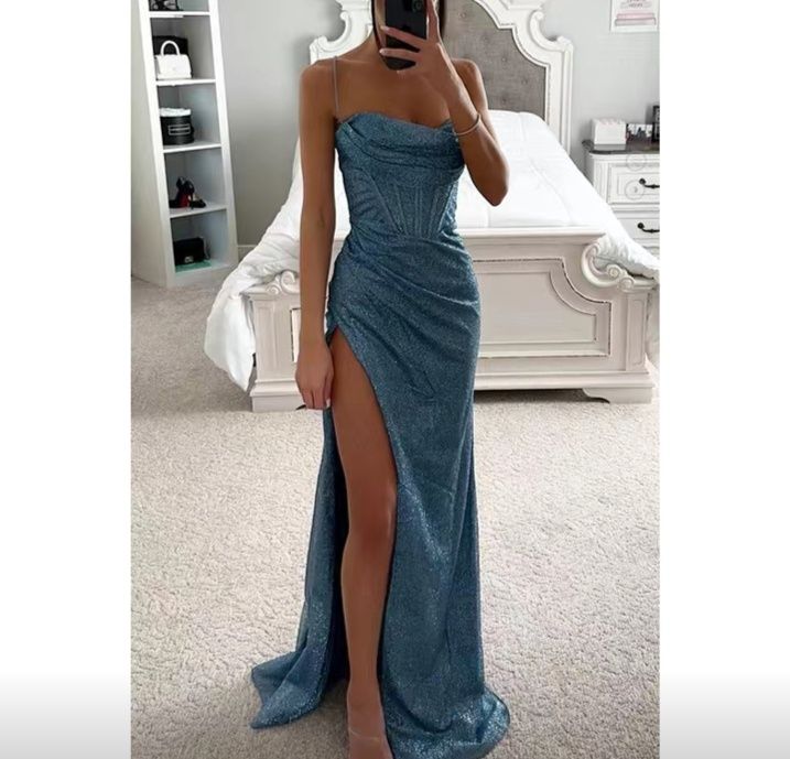 Платье на выпускной вечернее