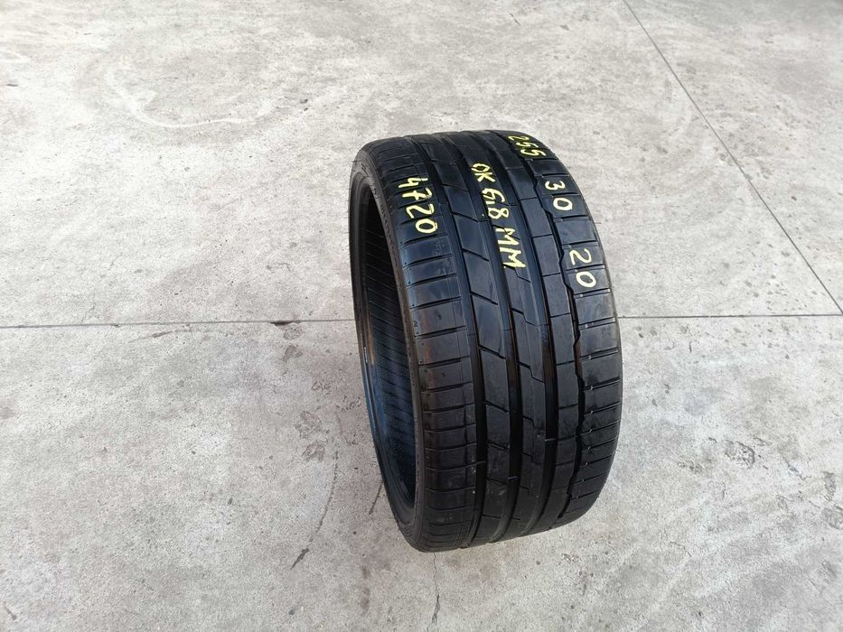 O anvelopa de vara 255 30 20 hankook ventus S1 evo 3 cu 6,8 mm
