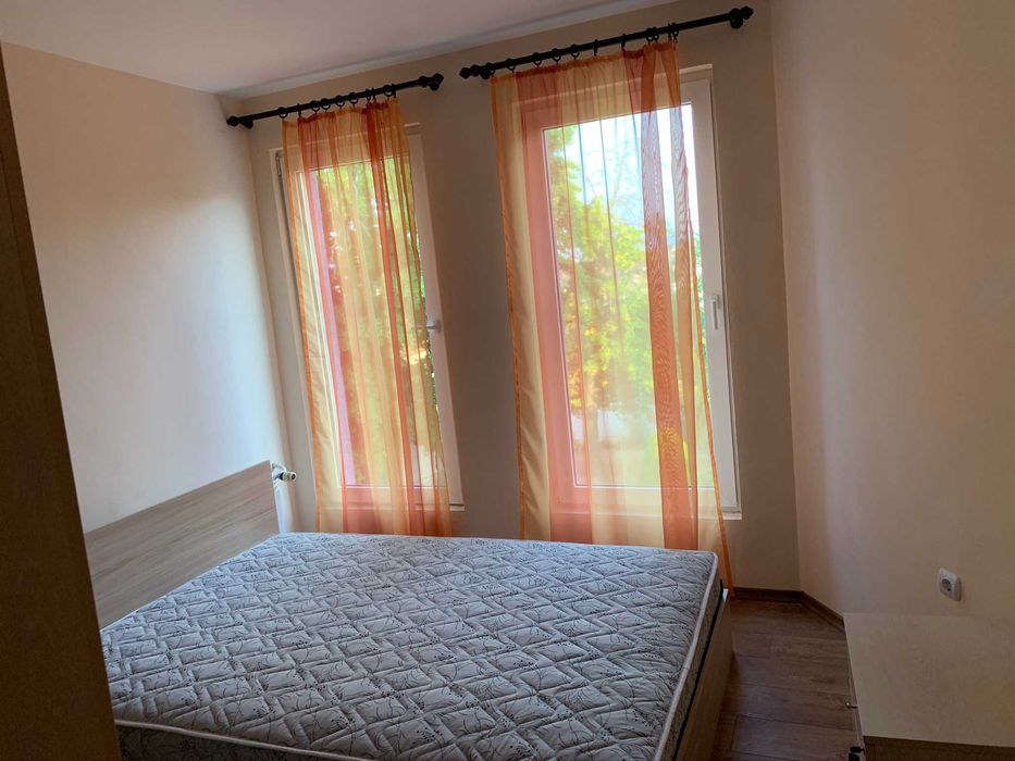 Продавам спални с размер 160/200 от 50€. матраци от 60-65€., подматрачни рамки 25€