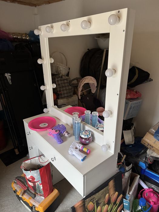 Продам визажный столик