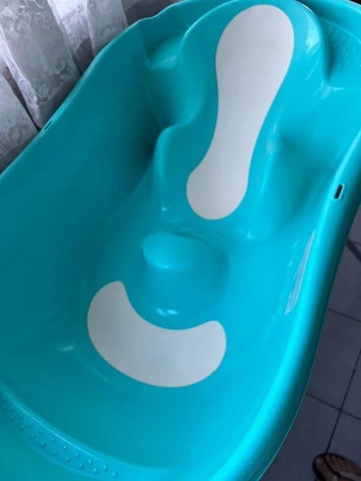 Детска вана със стойка