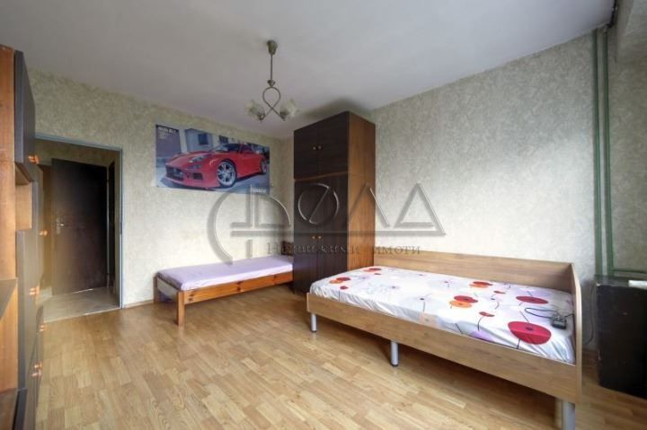 Продава се Тристаен апартамент в София, Света Троица - 84 кв.м за 2012 €/кв.м - Снимка #3