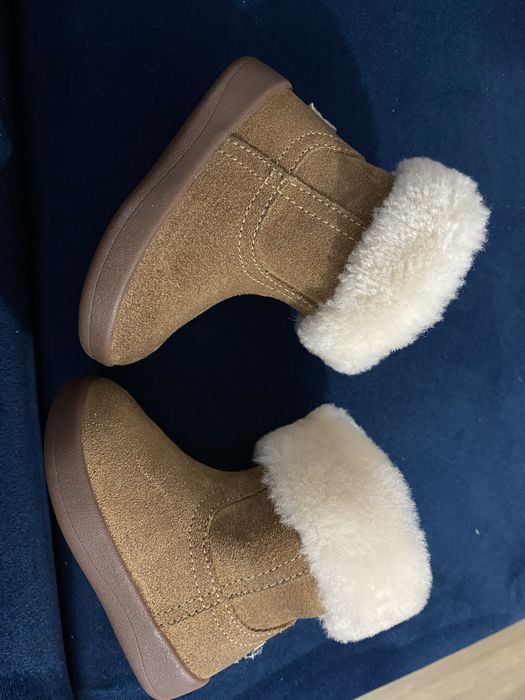 Cizme UGG bebelusi