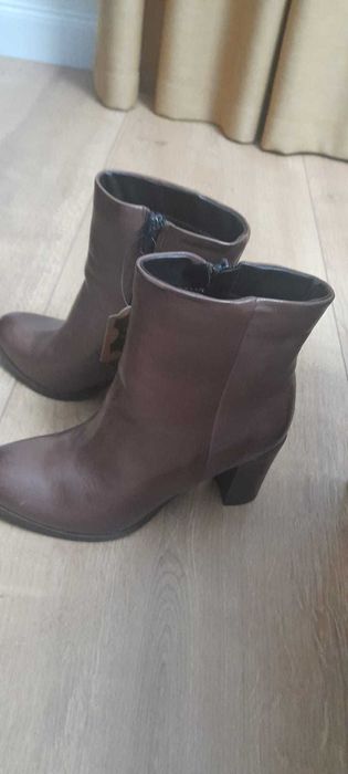 Ghete piele noi cu eticheta, marimea 37