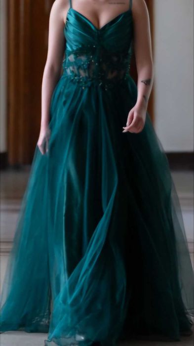 Маслено зелена рокля