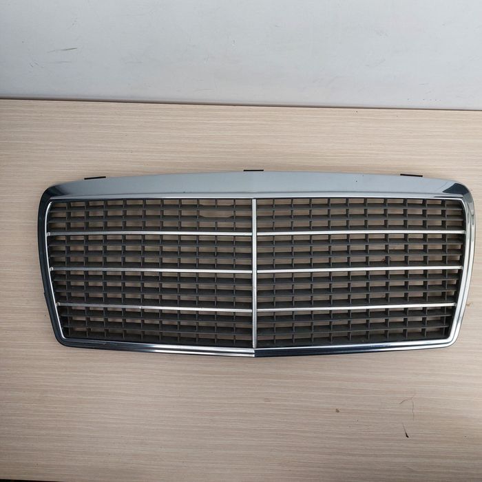 Решетка мерседес 124 ешка оригинал