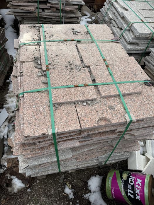 Гранит природный .