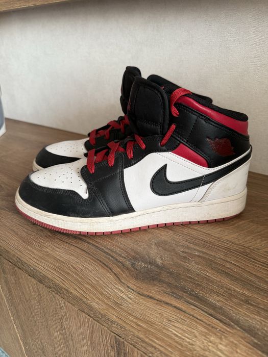 Кроссовки Nike Air Jordan 1 Mid