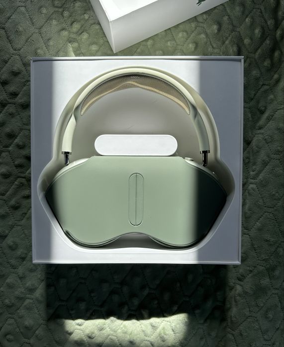 AirPods Max. Зелёные