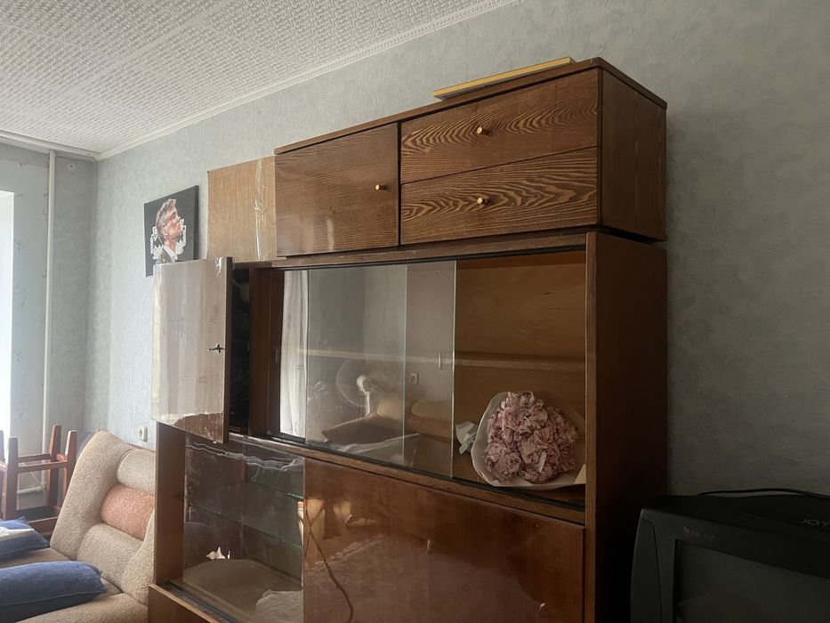 Отдам сервант бесплатно