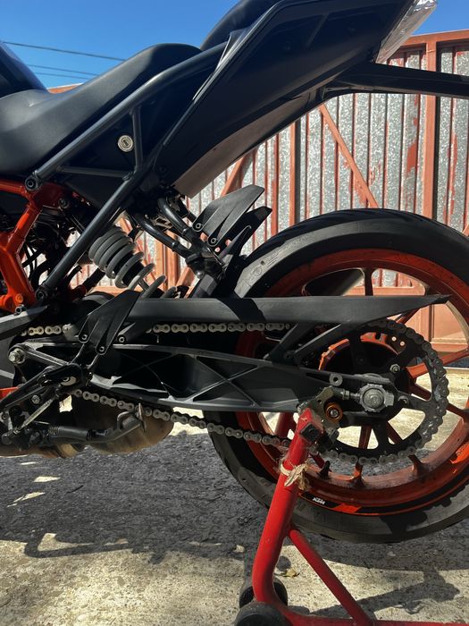 KTM DUKE 125 2023 cu accesorii