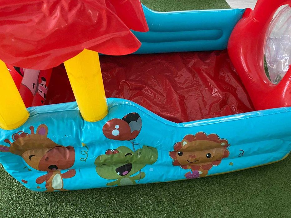 Детски надуваем басейн  с топки Fisher price